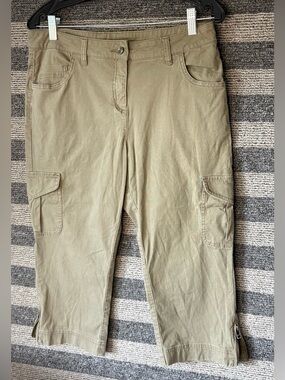 Chlorophylle Women’s Olive Green Cargo Capri Pants Size 10 EUC